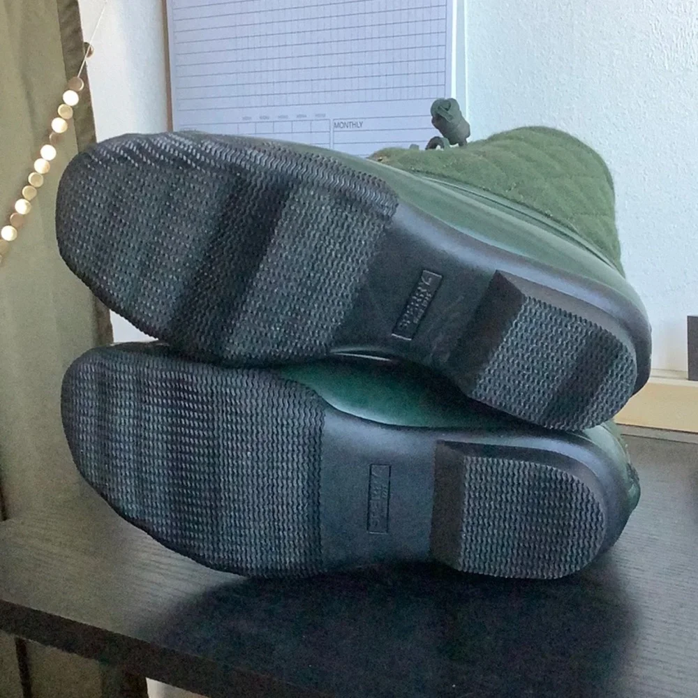 NWOB Sperry Saltwater Women’s Wool green quilted waterproof duck boots